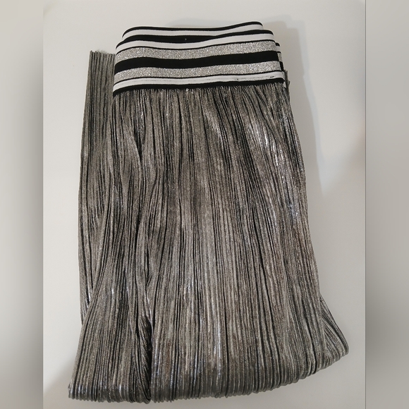 Ava & Viv Silver Metallic Midi Accordion Pleated Skirt - Picture 7 of 9
